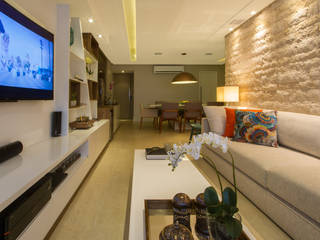 Apartamento com personalidade em Maceió Alagoas, Cris Nunes Arquiteta Cris Nunes Arquiteta Classic style living room