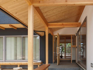 Ng-House okayama, 三宅和彦／ミヤケ設計事務所 三宅和彦／ミヤケ設計事務所 Corredores, halls e escadas asiáticos Madeira maciça Multicolor