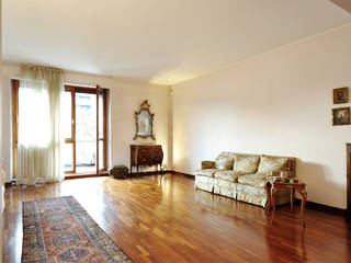 QUADRILOCALE IN RINOMATO COMPLESSO A MONZA, Valtorta srl Valtorta srl Classic style living room