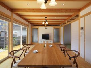 Si-House okayama, 三宅和彦／ミヤケ設計事務所 三宅和彦／ミヤケ設計事務所 Ruang Keluarga Gaya Asia Parket Multicolored