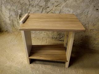 Table de chevet en érable et noyer, Le Meuble Autrement Le Meuble Autrement Camera da letto moderna Legno Effetto legno