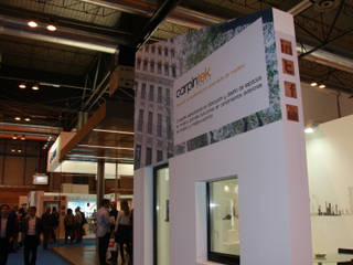 Serie LighTek expuesta en Veteco IFEMA, CARPINTEK GROUP CARPINTEK GROUP Puertas y ventanas clásicas Madera Acabado en madera