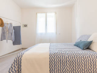 ​HOME STAGING VISTA PORTOCANALE CESENATICO (FC) -, Mirna Casadei Home Staging Mirna Casadei Home Staging Mediterranean style bedroom