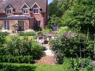 Country Cottage Garden, Hampshire, GreenlinesDesign Ltd GreenlinesDesign Ltd Jardin classique