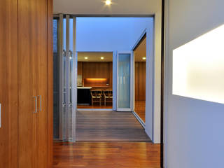 YSM-HOUSE, 門一級建築士事務所 門一級建築士事務所 Modern corridor, hallway & stairs Wood Wood effect