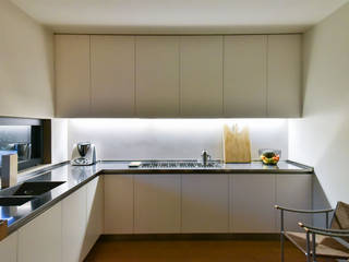 Ristrutturazione casa unifamiliare, Claude Petarlin Claude Petarlin Moderne Küchen Weiß