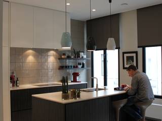 Slim ingericht met groot effect - stadswoning in Antwerpen, Lento Interiors Lento Interiors Kitchen