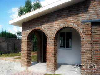 Casa LEO, Perspectiva Arquitectos México Perspectiva Arquitectos México Eclectic style houses Bricks Brown
