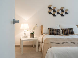 ​HOME STAGING. Valorizzare un appartamento con affaccio sul retro, Mirna Casadei Home Staging Mirna Casadei Home Staging غرفة نوم