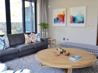 Residential - Steyn City , Nowadays Interiors Nowadays Interiors غرفة المعيشة خشب نقي Multicolored