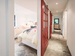 Mad River Chalet, BLDG Workshop Inc. BLDG Workshop Inc. Modern Corridor, Hallway and Staircase