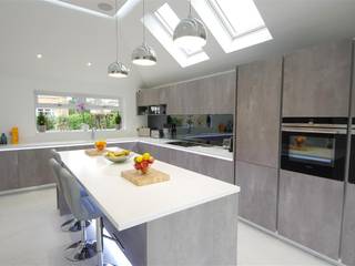 Contemporary design with plenty of light , PTC Kitchens PTC Kitchens Nhà bếp phong cách hiện đại