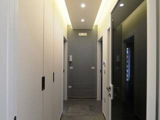 CASA DE RIGGI, yesHome yesHome Moderner Flur, Diele & Treppenhaus