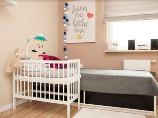 Białe łóżeczko dostawne MAMAIPAPA, Jedynak Babywelt Jedynak Babywelt Dormitorios infantiles modernos Madera Acabado en madera