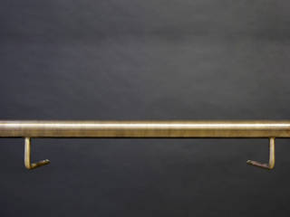 Edler Handlauf aus Bronze, Metall & Gestaltung Dipl. Designer (FH) Peter Schmitz Metall & Gestaltung Dipl. Designer (FH) Peter Schmitz Classic style corridor, hallway and stairs