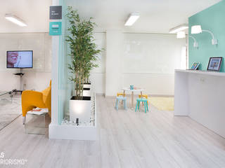 Interiorismo Clínica dental Amadeo Escolano, Ideas Interiorismo Exclusivo, SLU Ideas Interiorismo Exclusivo, SLU Commercial spaces