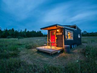 Greenmoxie Tiny House, Greenmoxie Magazine Greenmoxie Magazine Casas de estilo minimalista Madera Acabado en madera