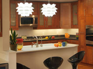 1959 Highland Square Condo Kitchen, New Leaf Home Design New Leaf Home Design Cocinas modernas