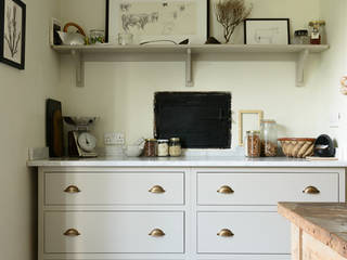 The Lidham Hill Farm Kitchen by deVOL , deVOL Kitchens deVOL Kitchens Country style kitchen White