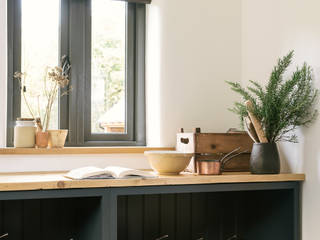 The Leicestershire Kitchen in the Woods by deVOL deVOL Kitchens Landhaus Küchen Blau