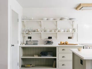 The Henley on Thames Kitchen by deVOL deVOL Kitchens Rustikale Küchen Grau
