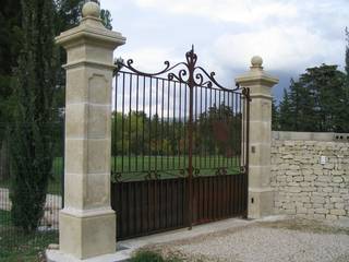 Embellir l'entrée d'une propriété avec un joli portail et ses piliers en pierre, Provence Retrouvée Provence Retrouvée
