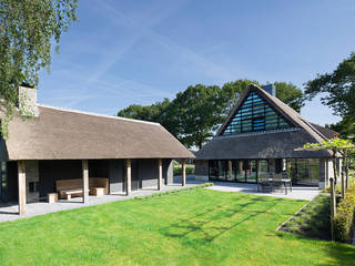 Van oud maak nieuw: Hoe een oude boerderij kan stralen met een nieuw gezicht, Vermeer Architecten bv Vermeer Architecten bv Country style houses