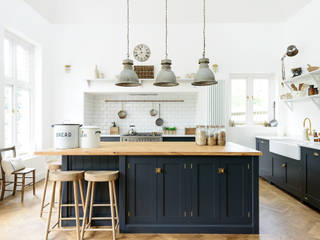 The Arts and Crafts Kent Kitchen by deVOL, deVOL Kitchens deVOL Kitchens Industrial style kitchen Blue