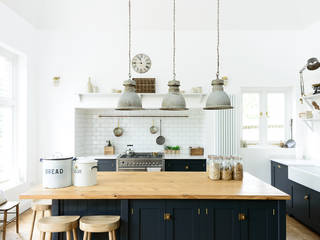 The Arts and Crafts Kent Kitchen by deVOL, deVOL Kitchens deVOL Kitchens Industriale Küchen Blau
