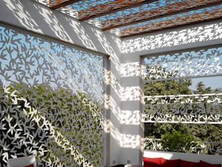 Traveler's House, Morphogenesis Morphogenesis Modern balcony, veranda & terrace Metal