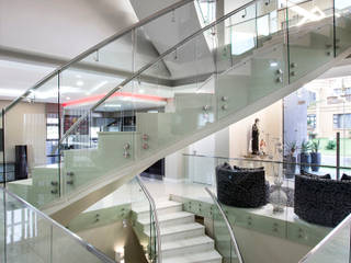 Ultra modern , FRANCOIS MARAIS ARCHITECTS FRANCOIS MARAIS ARCHITECTS Modern Corridor, Hallway and Staircase