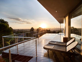 The Home on a Hill , FRANCOIS MARAIS ARCHITECTS FRANCOIS MARAIS ARCHITECTS Moderner Balkon, Veranda & Terrasse