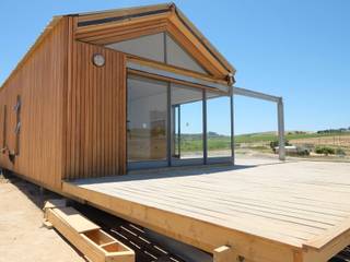 50m2 Sugar Gum Cladded home with decking - work in progress., Greenpods Greenpods Casas de estilo escandinavo Madera Acabado en madera