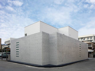道後の家, 澤村昌彦建築設計事務所 澤村昌彦建築設計事務所 Asiatische Fenster & Türen Beton Grau