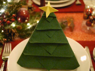 Christmas Tree Napkin Folding DIY Step 33 homify Minimalist dining room Paper Green Accessories & decoration