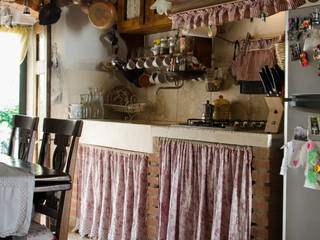 Cucina in pietra dallo stile country, Pietre di Rapolano Pietre di Rapolano Inbouwkeukens Steen