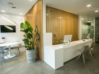 Rag Mediadores de Seguros, MAKEART MAKEART Commercial spaces Wood Wood effect