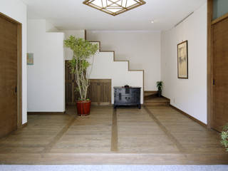 ROMAN, stage Y's 一級建築士事務所 stage Y's 一級建築士事務所 Modern corridor, hallway & stairs Wood Wood effect