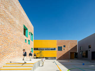 Taleny School, ARO estudio ARO estudio Modern style balcony, porch & terrace