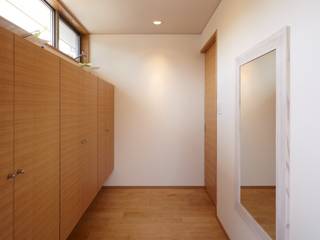 have a nice day ♪, stage Y's 一級建築士事務所 stage Y's 一級建築士事務所 Modern corridor, hallway & stairs Wood White