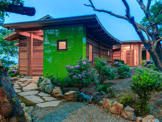 Arbutus House - West Entry Helliwell + Smith • Blue Sky Architecture Modern houses