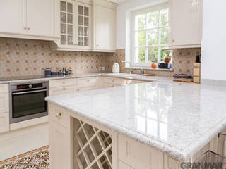Granit w kuchni #IvoryCream, GRANMAR Borowa Góra - granit, marmur, konglomerat kwarcowy GRANMAR Borowa Góra - granit, marmur, konglomerat kwarcowy Classic style kitchen Granite