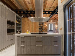 Un Piso con Personalidad Atrevida y mucho Estilo, N.A. Construcción N.A. Construcción Rustic style kitchen