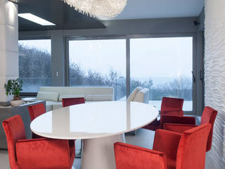 Atoll crystal chandelier in a private residence, Manooi Manooi Modern dining room