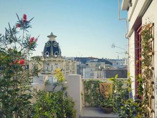 Un jardín frondoso en un ático de ciudad, albion985 albion985 Klasik Balkon, Veranda & Teras