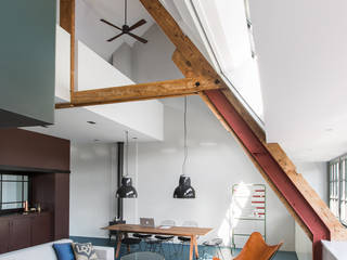 ​Wonen in een klaslokaal, Sigrid van Kleef & René van der Leest - Studio Ruim Sigrid van Kleef & René van der Leest - Studio Ruim Livings de estilo moderno