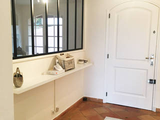 Projet décoration - Saint Raphael , B.Inside B.Inside Couloir, entrée, escaliers industriels Fer / Acier Blanc