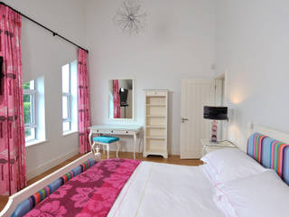 Sea House, Porth | Cornwall, Perfect Stays Perfect Stays Спальня в эклектичном стиле Bedroom,holiday home,pink,interior,holiday homes,beach house