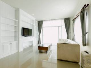 ตกแต่งภายในบ้านเดี่ยว, อิน ทู ดีไซน์ อิน ทู ดีไซน์ Moderne Wohnzimmer Keramik Weiß Couch- und Beistelltische