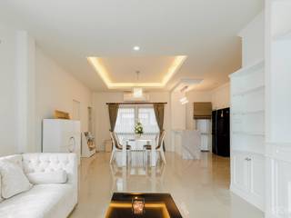 ตกแต่งภายในบ้านเดี่ยว, อิน ทู ดีไซน์ อิน ทู ดีไซน์ Modern living room Ceramic White Side tables & trays